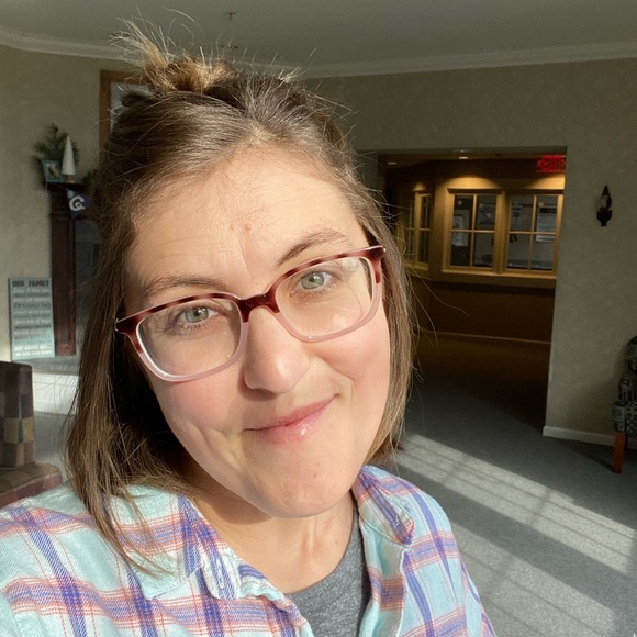 Meet your Posher, Ashley - Picture 2 of 4